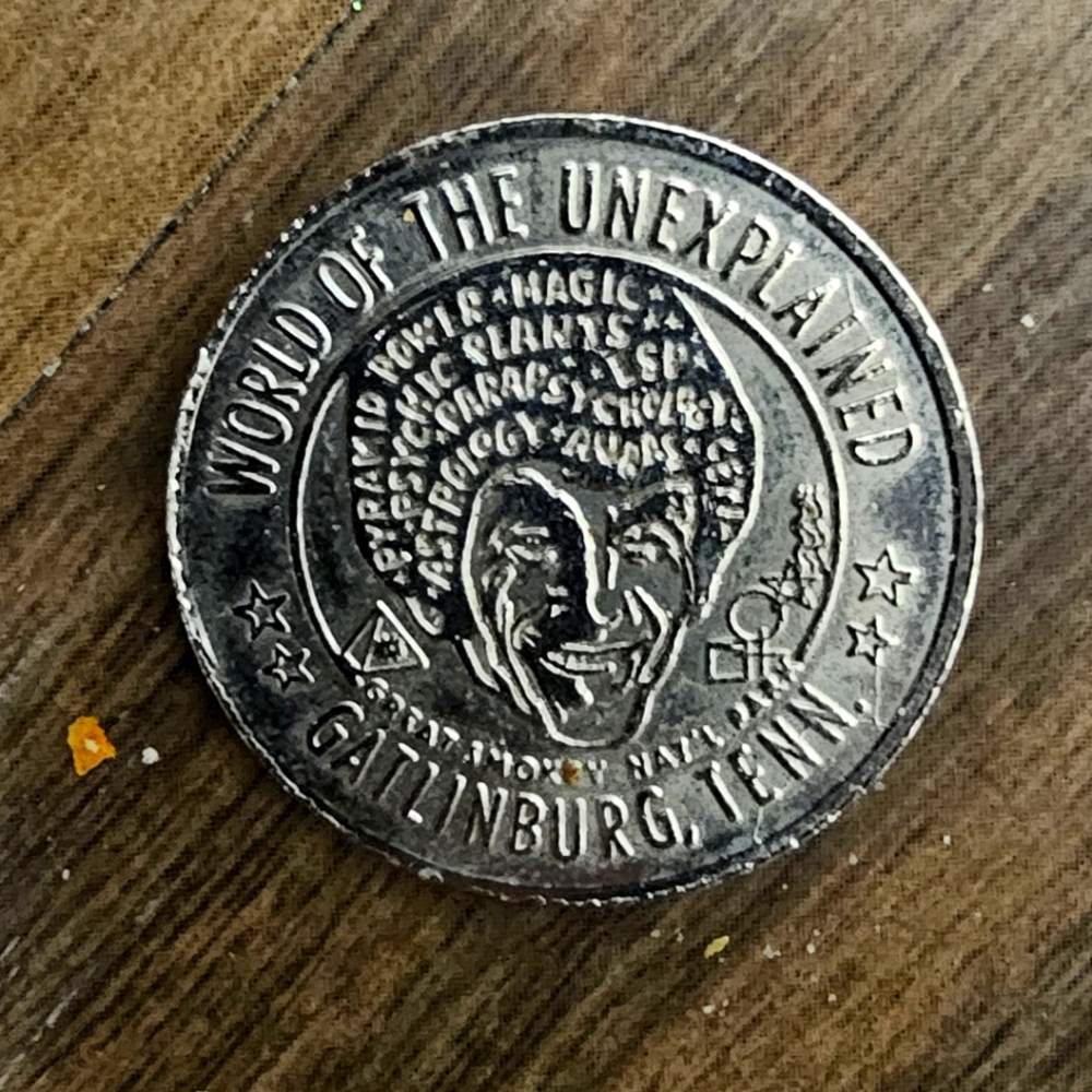 World of The Unexplained San Francisco, CA Good Luck Souvenir Coin Token 28mm S